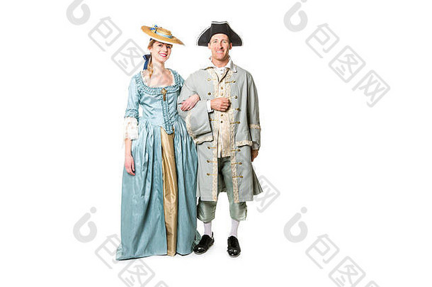 一对穿着中世纪长裙的美丽夫妇，穿着白色隔离服