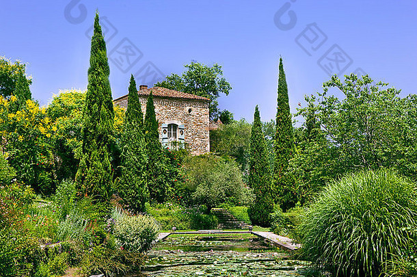 法国南部的花园和房子