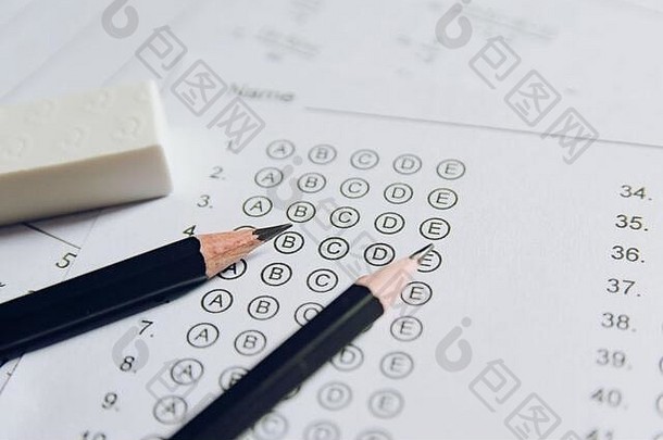 铅笔橡皮擦回答表标准化测试形式答案冒气泡多个选择回答表