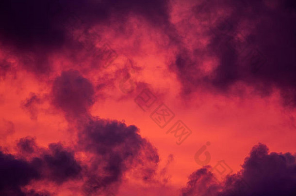 华丽的色彩斑斓的云晚上天空明亮的粉红色的云天空日落美丽的晚上照片中,摘要紫色的粉红色的背景