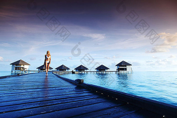 女人衣服桥首页海马尔代夫的日落背景