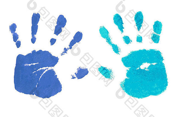 彩色的蓝色手印，由儿童在白色背景上单独手绘