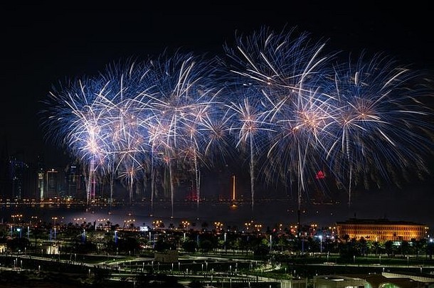 卡塔尔国庆日在科尼切燃放烟花