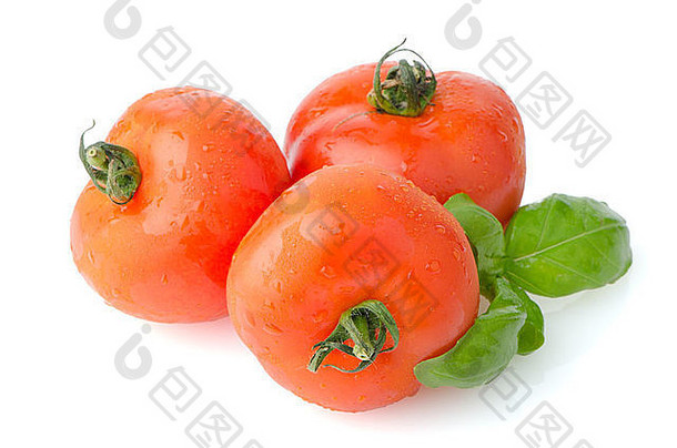 成分：白色背景上分离的番茄和罗勒叶。
