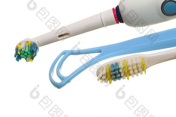 在白色背景上隔离的现代电动牙刷电动头