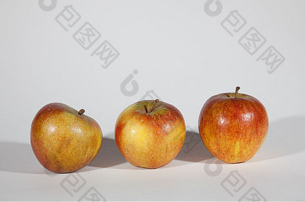 三个熟苹果