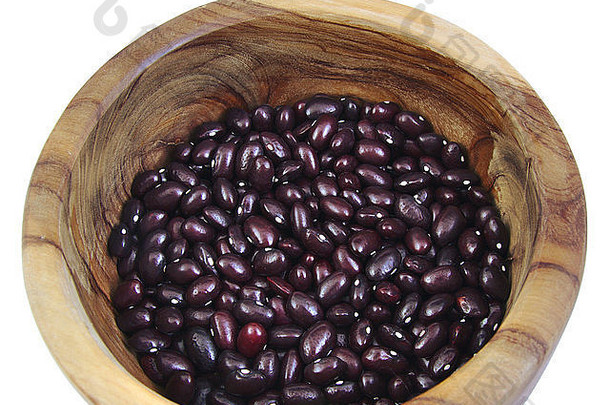 前视图uncoocked红色的豆子橄榄木碗热尔尼克豆子