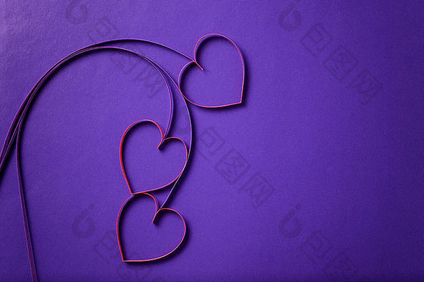 纸花心紫色的背景情人节一天