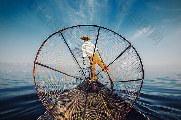 缅甸旅行吸引力传统的缅甸渔夫钓鱼网茵莱湖缅甸视图船古董filt