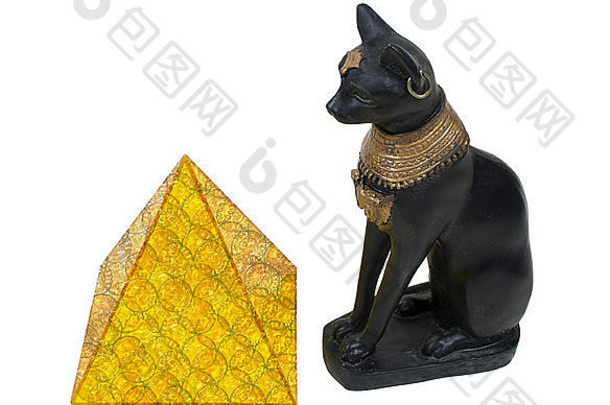 埃及猫，太阳金字塔旁有金色装饰-包括路径