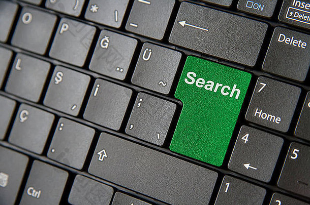 笔记本电脑键盘的特写，带有绿色搜索键