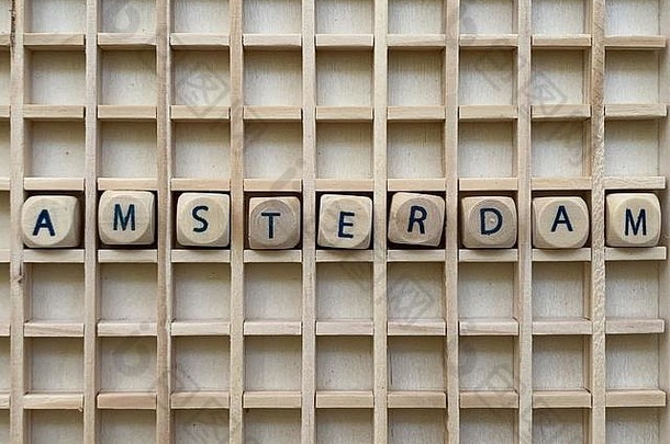 荷兰阿姆斯特丹，木制立方体骰子字母组合的纪念品