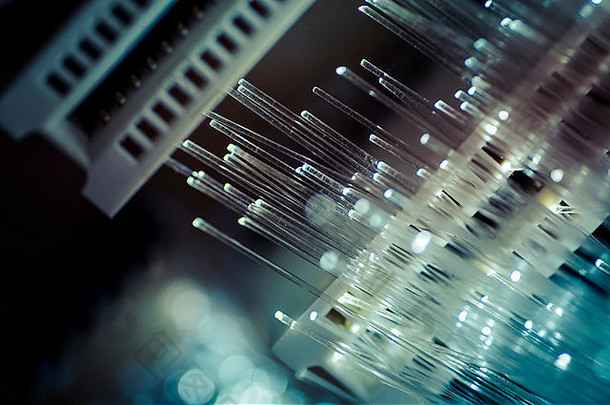 光学光纤电缆、光纤连接、电信概念。