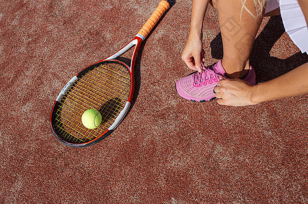 女子网球运动员的腿。特写图片。