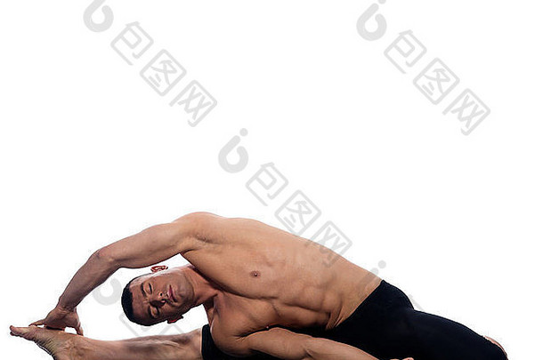 男子瑜伽Parivrtta Janu Sirsasana旋转头膝姿势体操热身白色背景独立工作室