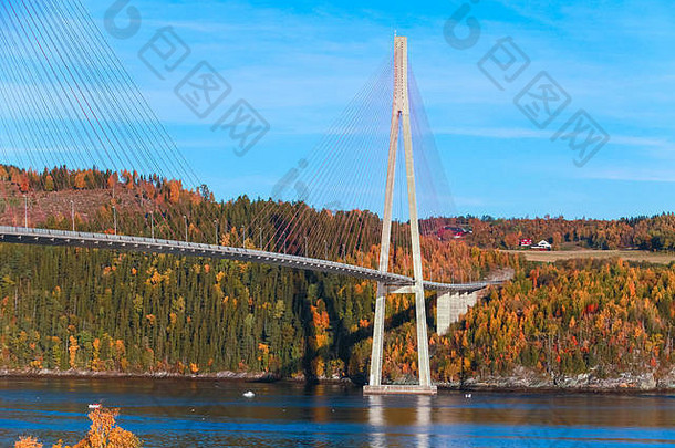 挪威的斜拉桥，斯卡松大桥