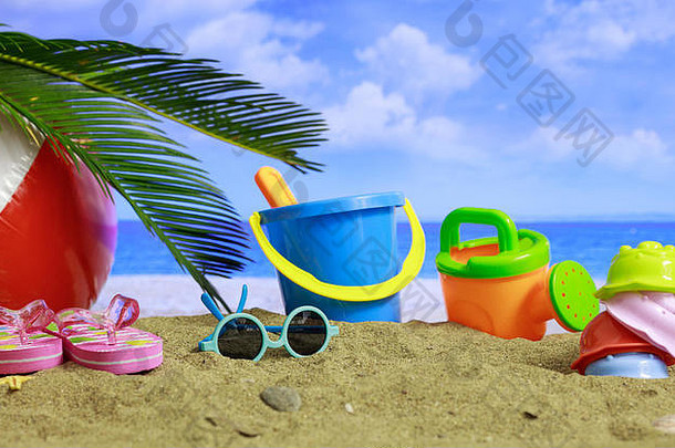 夏天假期孩子们玩具桑迪海滩