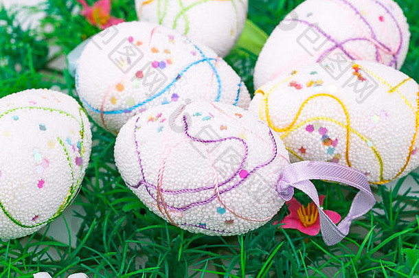 复活节鸡蛋装饰人工草背景