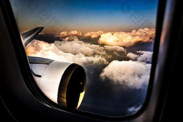 美丽的空中视图窗口商业飞机部分飞机风气体涡轮引擎视线