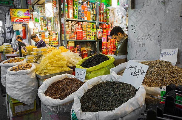 伊朗伊斯法罕——2016年10月6日：伊斯法罕大集市内香料市场
