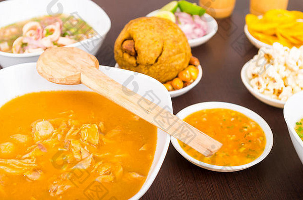 木勺子白色菜一边鱼汤表格传统的食物