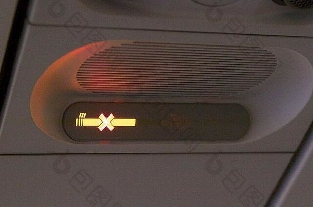 阿联酋航空公司航班上的迪拜禁烟信号