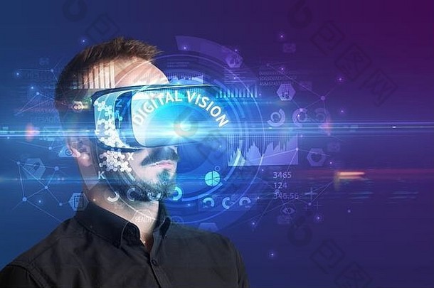 商人透过虚拟现实眼镜看数字视觉铭文，创新技术理念