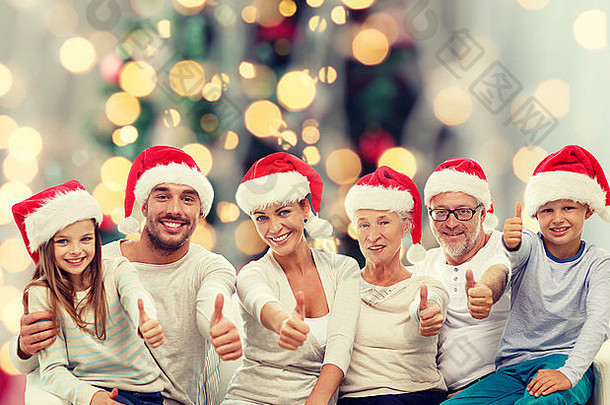 戴<strong>圣诞</strong>帽的幸福家庭竖起大拇指