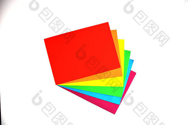 彩色a4纸张，白色背景，红色
