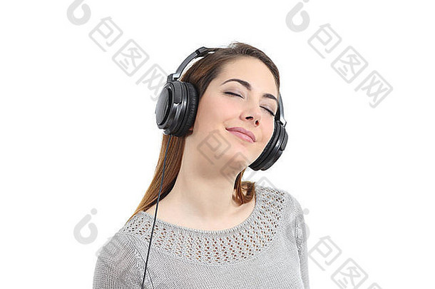 女人听音乐耳机眼睛关闭孤立的白色背景
