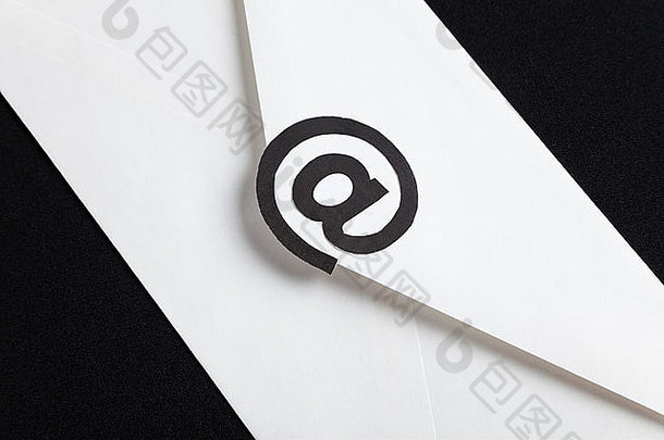 带有@符号的信封，电子邮件的概念
