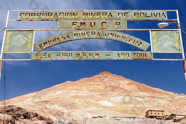 波托西玻利维亚9月(Cerrorico山坡上主要门我的背景矿业企业集团