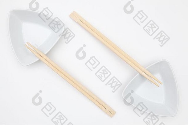 前视图白色空寿司盘子竹子筷子对称食物设计