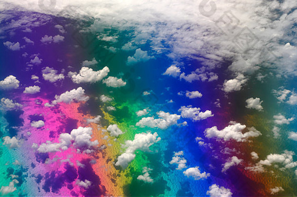 海洋表面的光谱颜色，上面有云