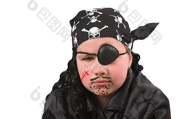 一个十岁的女孩打扮成海盗参加万圣节