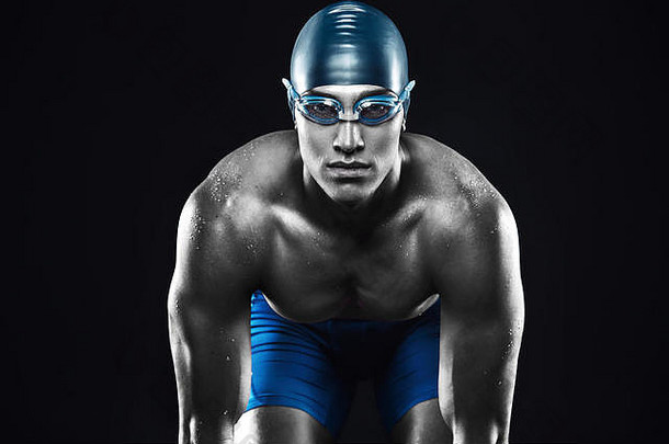 健身游泳运动员黑色的背景
