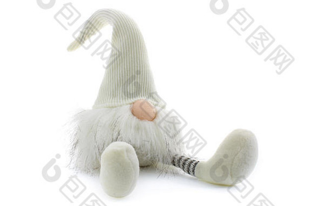 侏儒圣诞精灵放松地坐在白色背景上，双腿张开