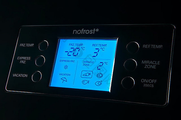 现代冰箱显示屏控制面板蓝色特写低调