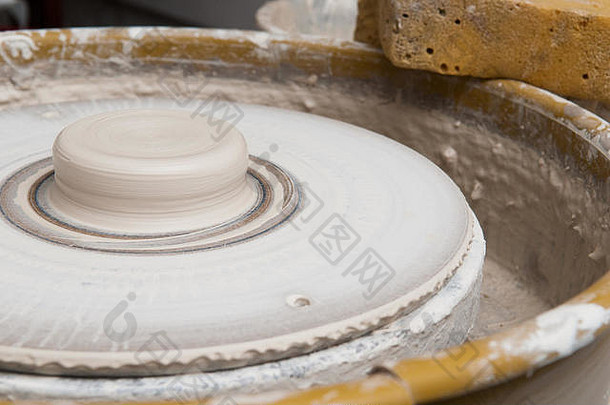 陶器轮工作室使陶瓷产品