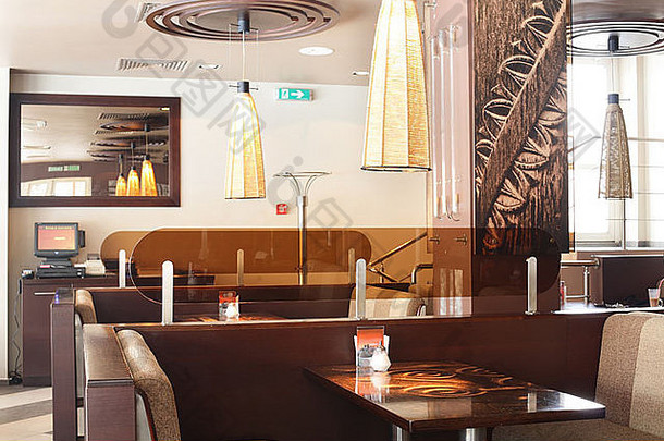 现代化的欧洲餐厅，内部环境优美明亮
