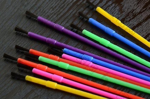 彩色<strong>画册</strong>：彩虹色的画笔