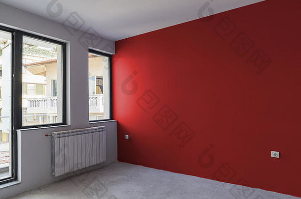 未完成的室内公寓建设灰色的混凝土地板上窗户颜色墙