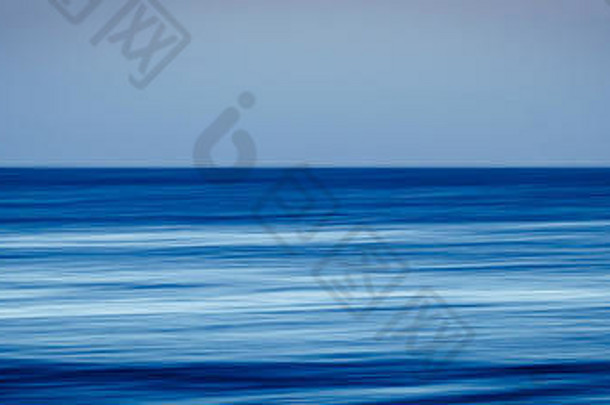 艺术图像模糊的拉伸海洋蓝色的水长曝光运动完美的背景水概念