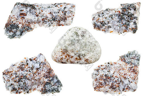 集合生重挫方解石石头棕色（的）球粒石绿色透辉石晶体孤立的白色背景