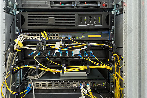 纤维视数据中心媒体转换器光学电缆