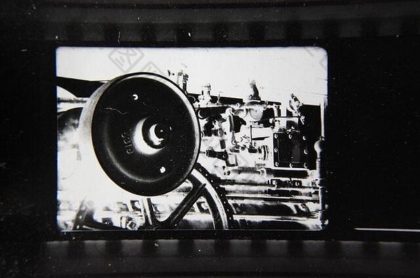 精细的70年代复古接触打印黑白极端摄影特写的火车引擎。