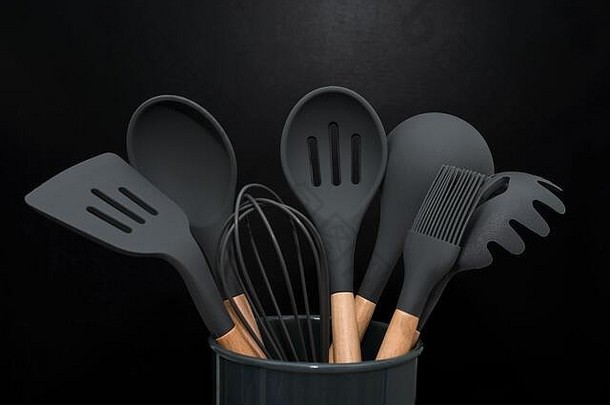 厨房餐具背景Copyspace首页厨房装饰概念黑色的厨房工具橡胶配件容器餐厅烹饪