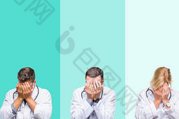 一组戴听诊器的医生在五颜六色的孤立背景上拼贴，哭泣时用手捂住脸，表情悲伤。副署长