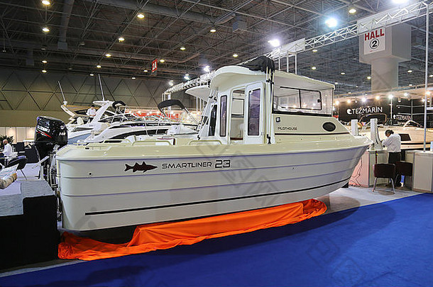 Smartliner 23驾驶室船在第九届北车欧亚船展上展出