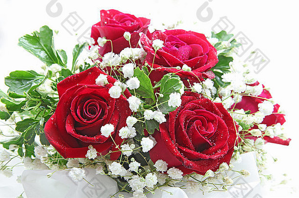 白色隔离的玫瑰花束，用于婚礼或任何欢迎仪式